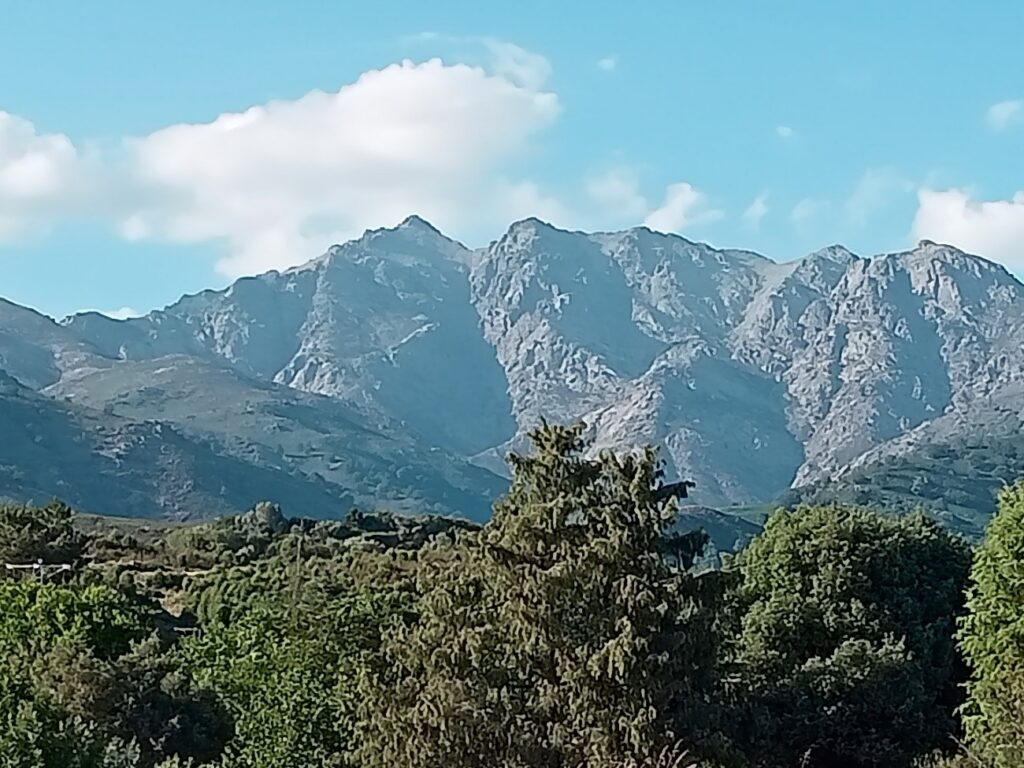 Trekking Gredos El Raso Almanzor Navalperal de Tormes - PlanetB Guías